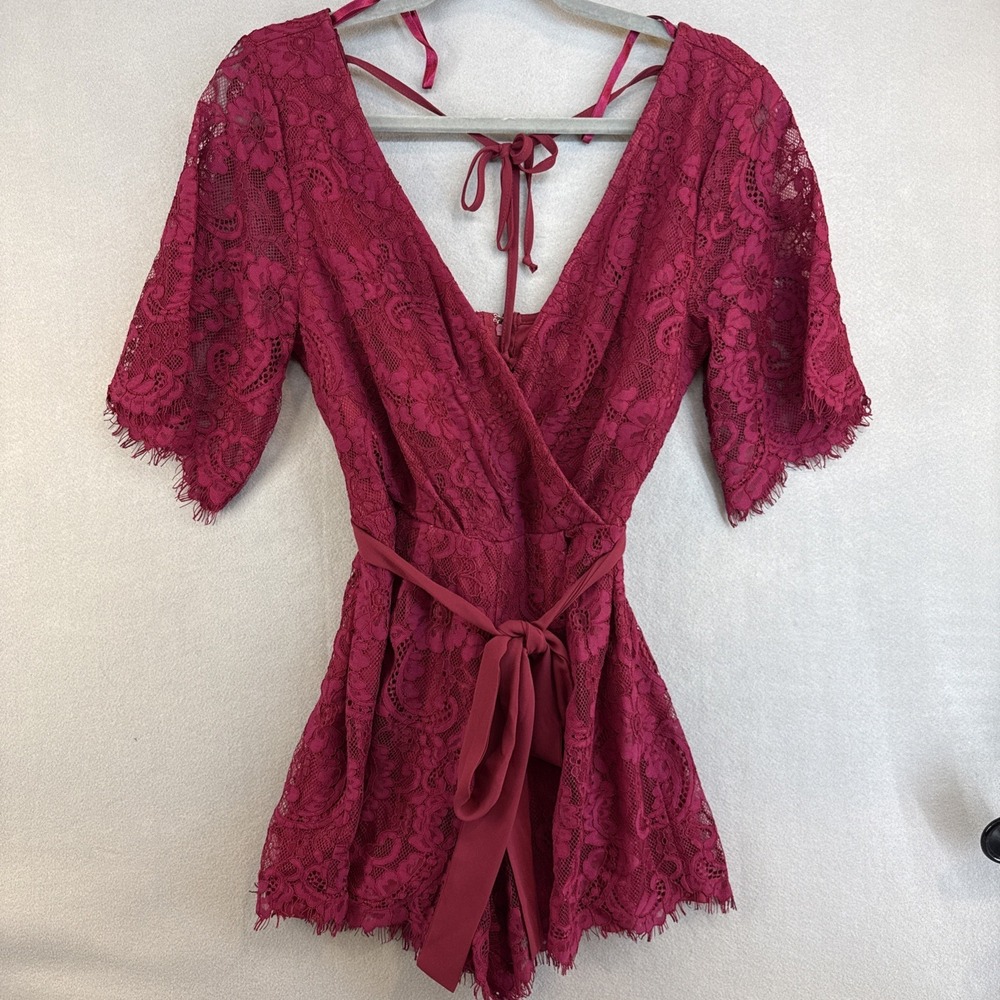 Trixxi Clothing Company Lace Dress size M, Fully lines, v neck, sash tie